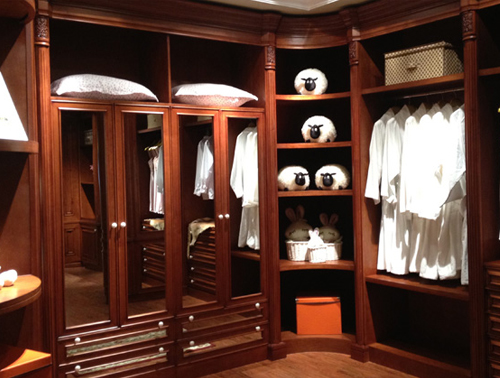 東莞整體衣柜的五大優(yōu)勢是什么？