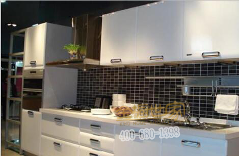 “面子”工程之烤漆櫥柜，“高大上”的廚房如何裝？