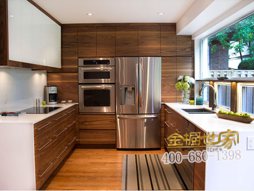 追求細節(jié)完美，實木櫥柜貴硬道理！