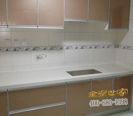 天驕峰景現(xiàn)場(chǎng)安裝櫥柜實(shí)拍