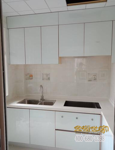 朋友家這樣裝櫥柜，才發(fā)現(xiàn)我家櫥柜白裝了，這樣裝省錢(qián)又實(shí)用！